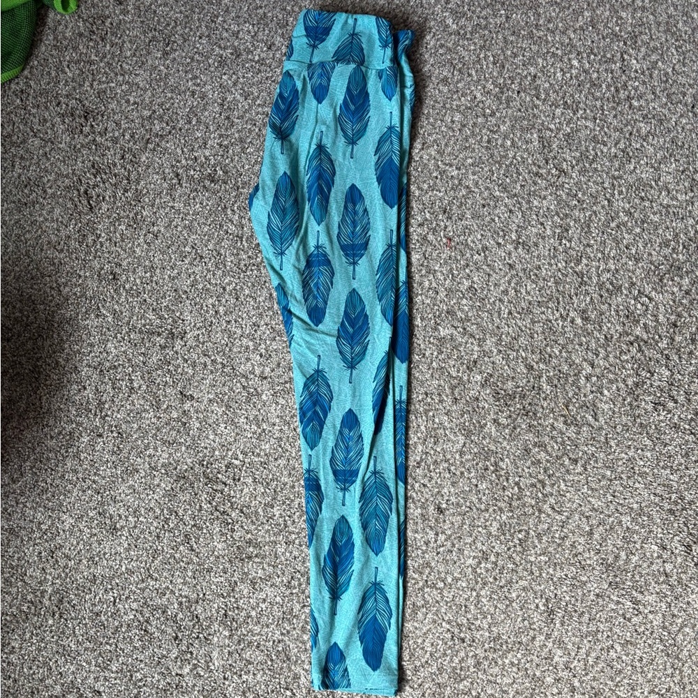 LulaRoe leggings 
one size 
never worn 
Multi Colored